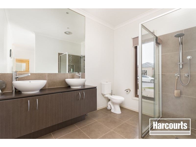 17 Silverleaf Crescent, Officer VIC 3809