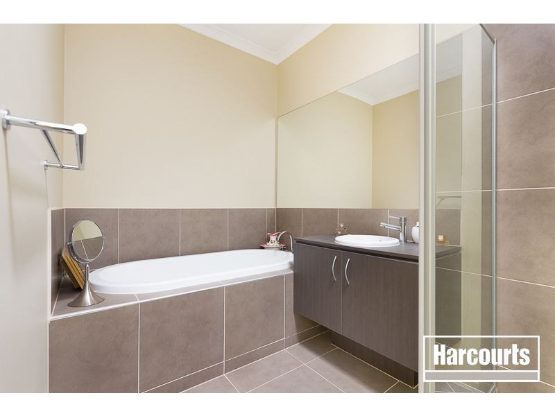 17 Silverleaf Crescent, Officer VIC 3809