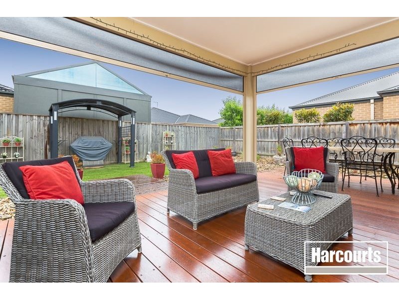 17 Silverleaf Crescent, Officer VIC 3809