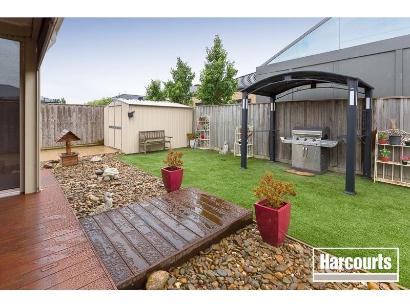 17 Silverleaf Crescent, Officer VIC 3809