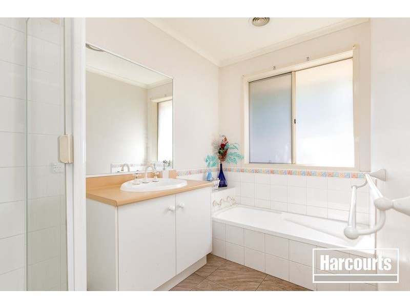 2 Bath Walk, Narre Warren South VIC 3805