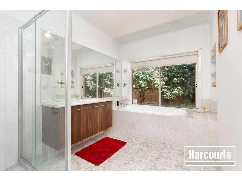 6 Ambrose Court, Berwick VIC 3806