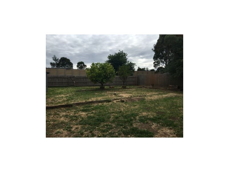 27 Cheviot Avenue, Berwick VIC 3806