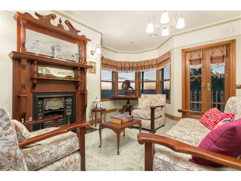 10 Barellan Mews, Berwick VIC 3806