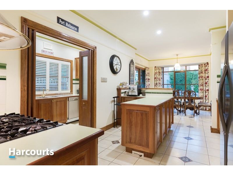 10 Barellan Mews, Berwick VIC 3806