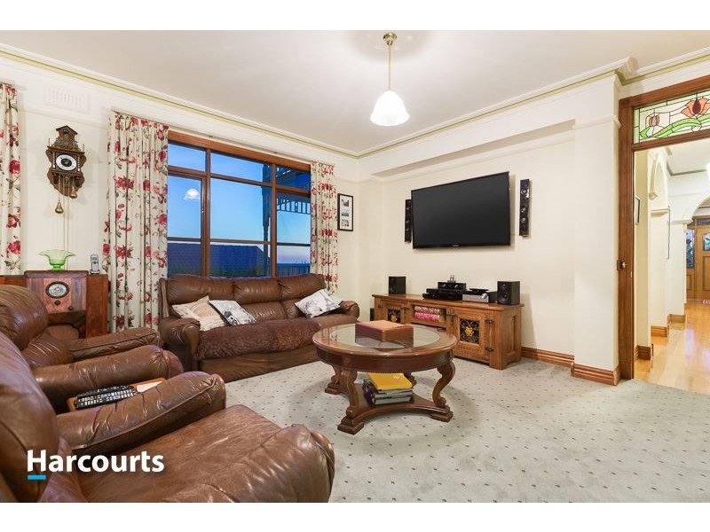 10 Barellan Mews, Berwick VIC 3806