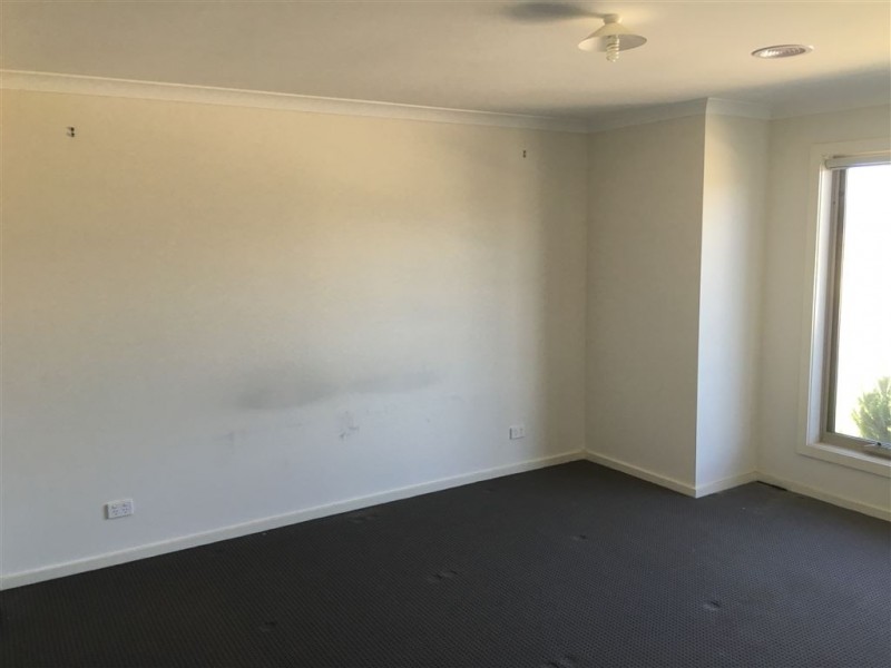 2 Pyrenees Road, Clyde VIC 3978