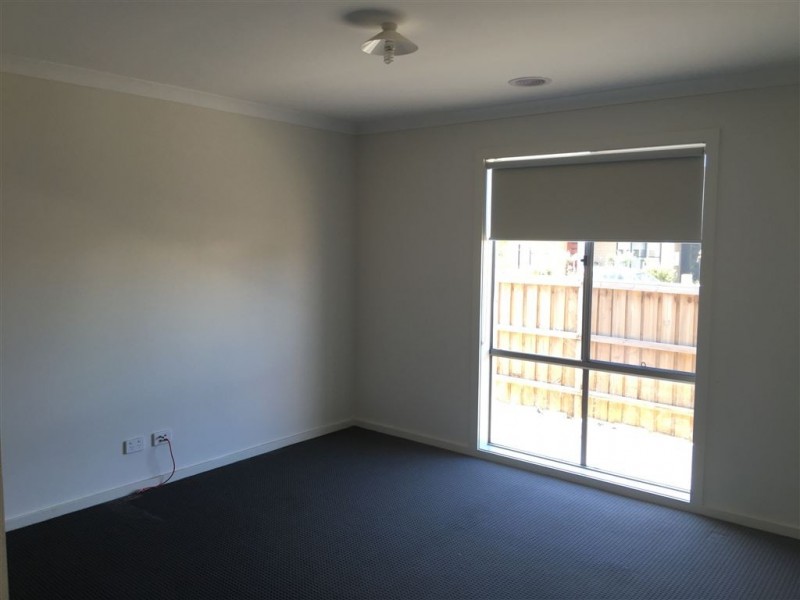 2 Pyrenees Road, Clyde VIC 3978