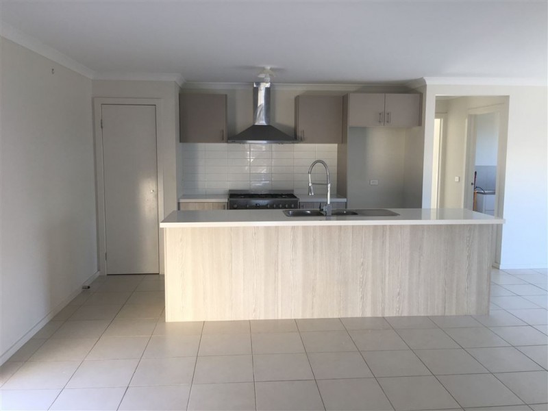 2 Pyrenees Road, Clyde VIC 3978