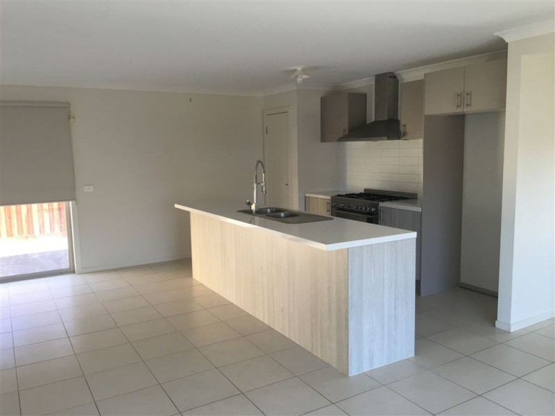 2 Pyrenees Road, Clyde VIC 3978