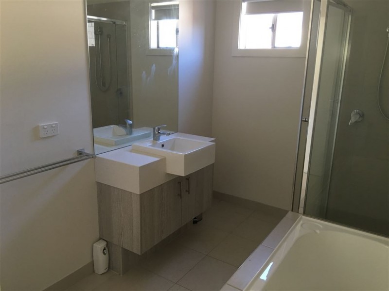 2 Pyrenees Road, Clyde VIC 3978