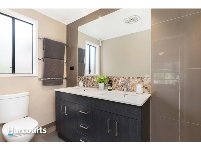 9 Wilmott Close, Berwick VIC 3806