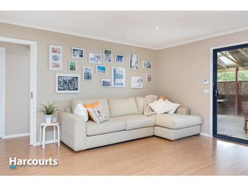 9 Wilmott Close, Berwick VIC 3806