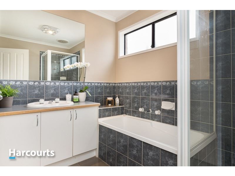 9 Wilmott Close, Berwick VIC 3806