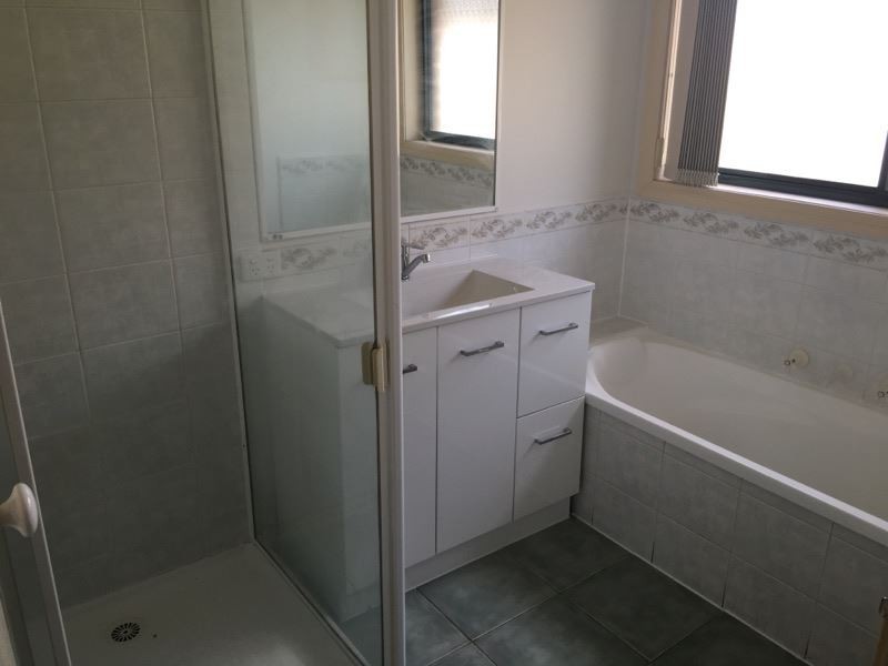 15b Collins Crescent, Berwick VIC 3806