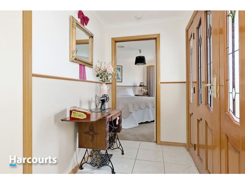34 Lodge Crescent, Berwick VIC 3806