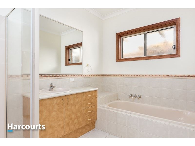 24 Fairholme Boulevard, Berwick VIC 3806