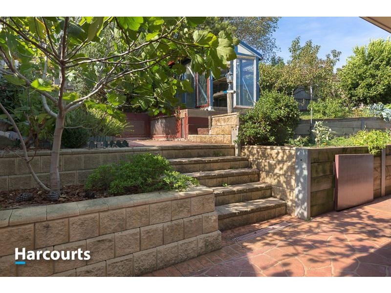 24 Fairholme Boulevard, Berwick VIC 3806