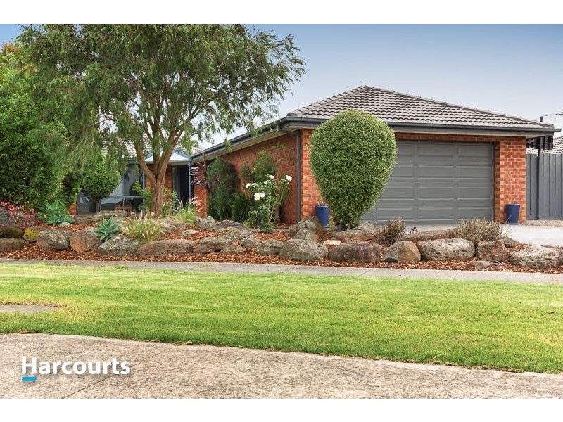 3 Staunton Walk, Cranbourne East VIC 3977