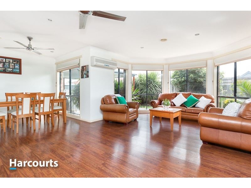 3 Staunton Walk, Cranbourne East VIC 3977
