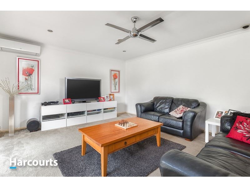 3 Staunton Walk, Cranbourne East VIC 3977