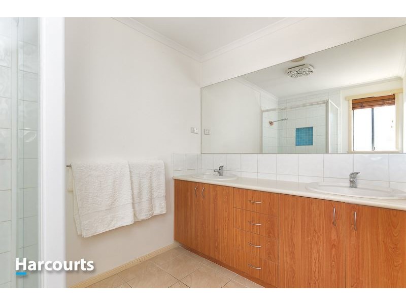 3 Staunton Walk, Cranbourne East VIC 3977