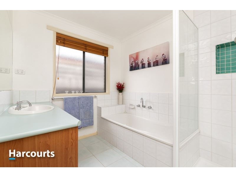 3 Staunton Walk, Cranbourne East VIC 3977