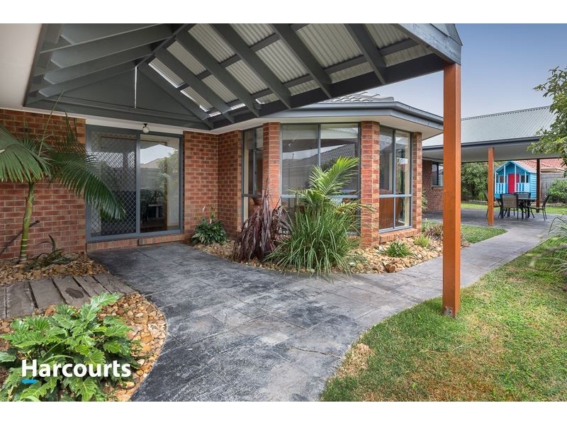 3 Staunton Walk, Cranbourne East VIC 3977