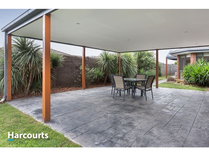 3 Staunton Walk, Cranbourne East VIC 3977