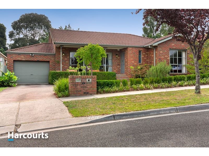 16 Lodge Crescent, Berwick VIC 3806