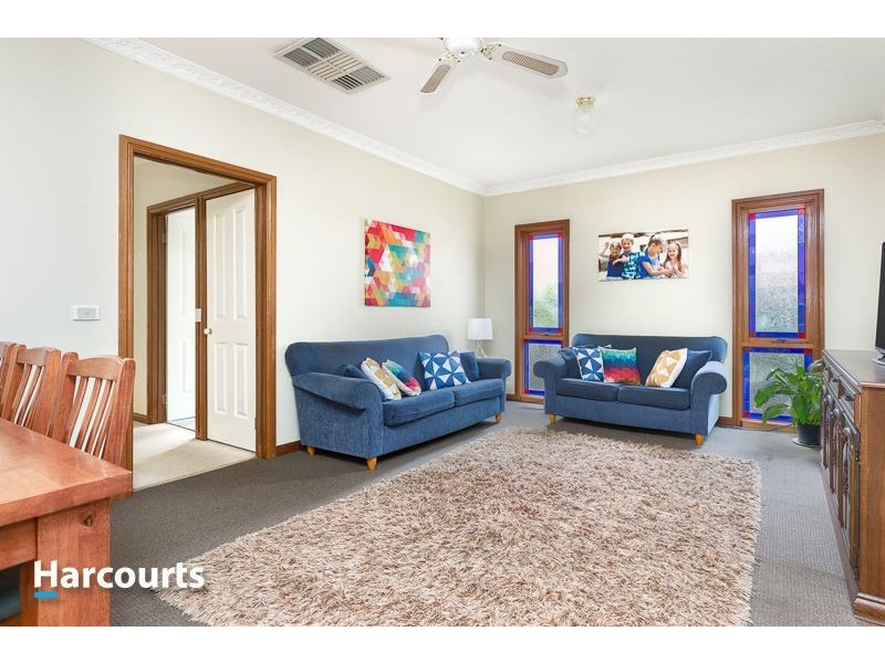 16 Lodge Crescent, Berwick VIC 3806