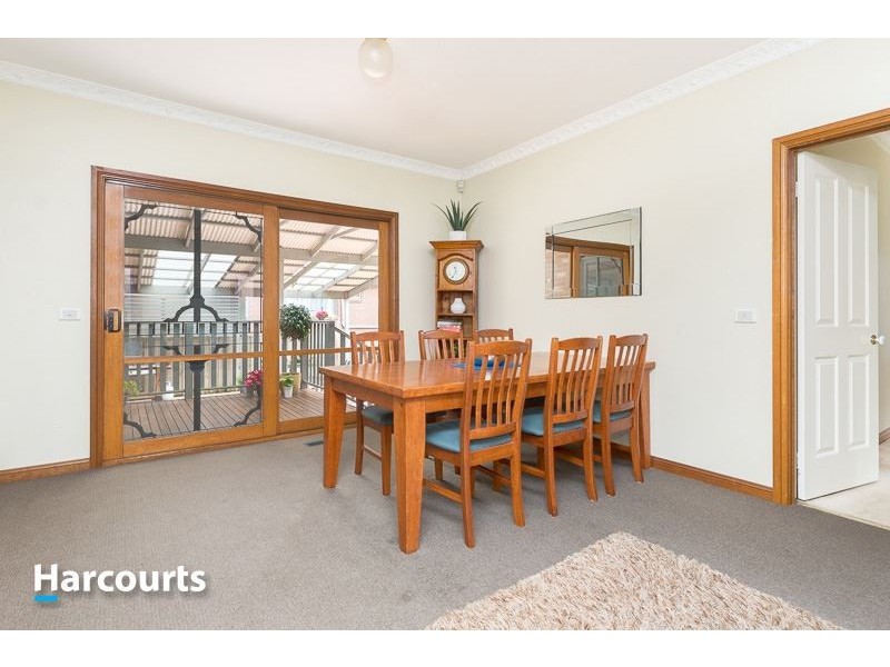 16 Lodge Crescent, Berwick VIC 3806