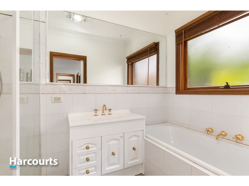 16 Lodge Crescent, Berwick VIC 3806