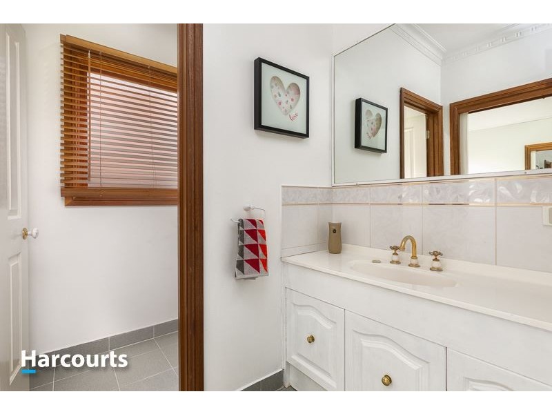 16 Lodge Crescent, Berwick VIC 3806