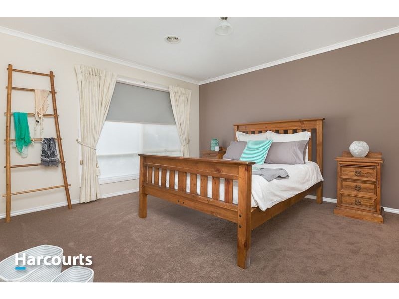 8 Marina Court, Berwick VIC 3806