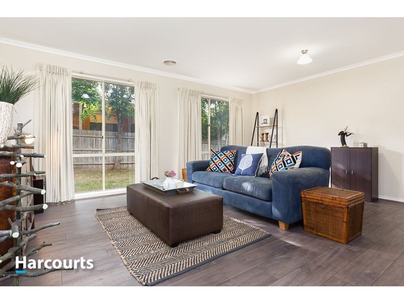 8 Marina Court, Berwick VIC 3806