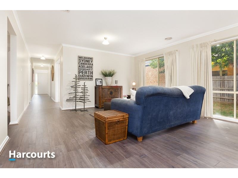 8 Marina Court, Berwick VIC 3806