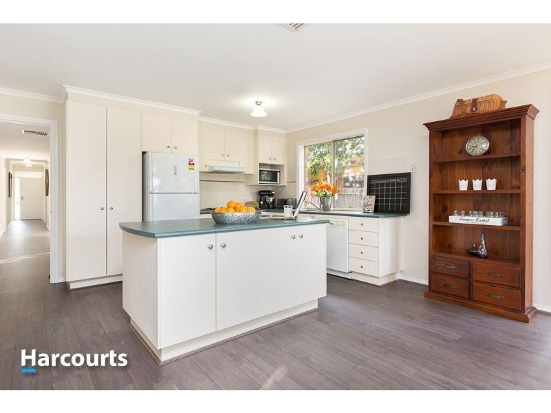 8 Marina Court, Berwick VIC 3806