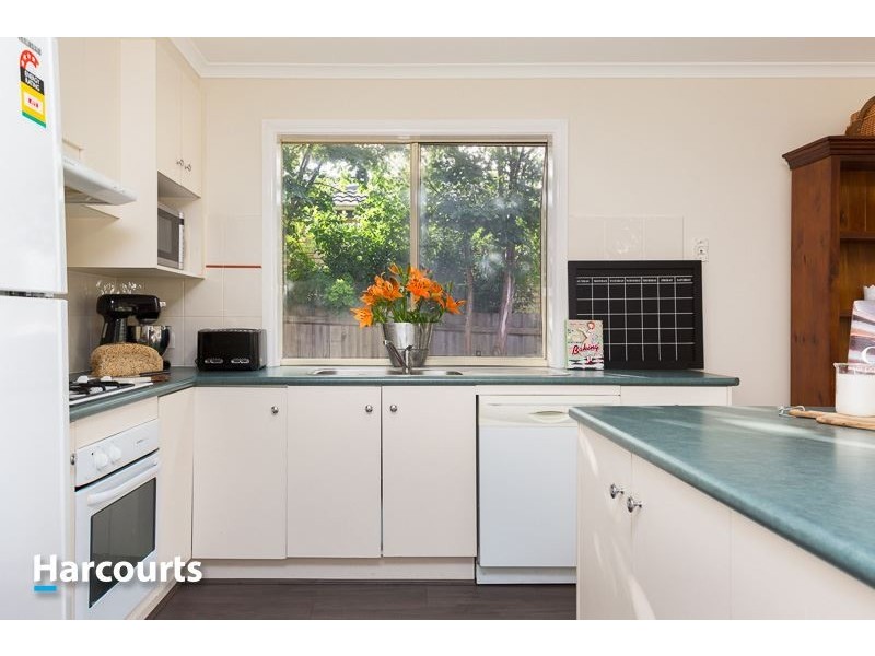 8 Marina Court, Berwick VIC 3806