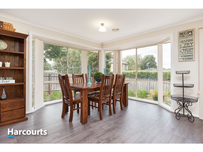 8 Marina Court, Berwick VIC 3806