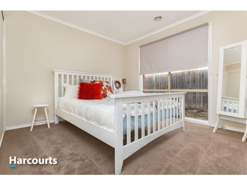 8 Marina Court, Berwick VIC 3806