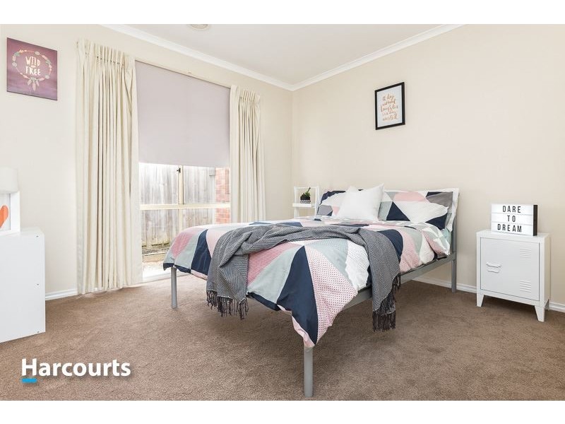 8 Marina Court, Berwick VIC 3806