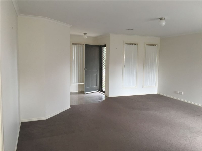 17 Syme Road, Pakenham VIC 3810