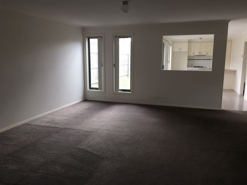 17 Syme Road, Pakenham VIC 3810