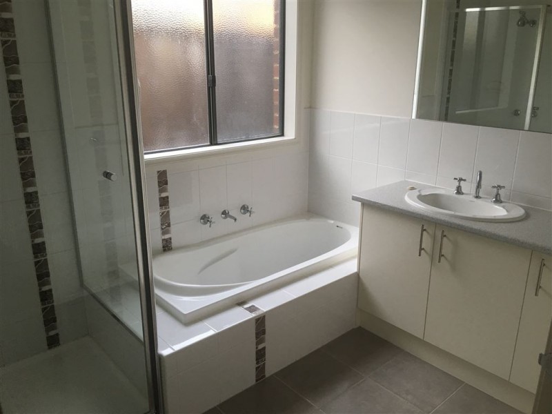17 Syme Road, Pakenham VIC 3810
