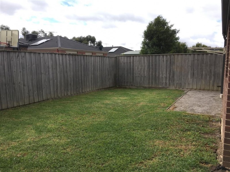 17 Syme Road, Pakenham VIC 3810