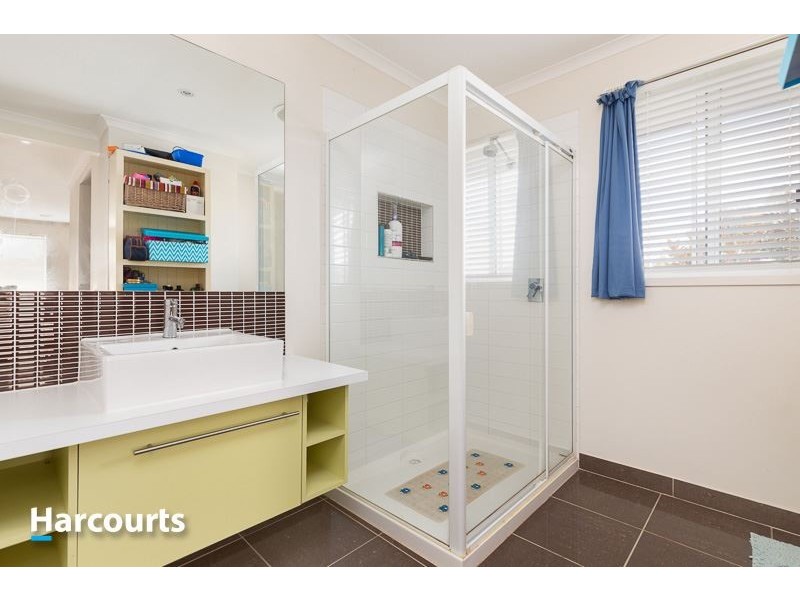 4 Michigan Grange, Pakenham VIC 3810