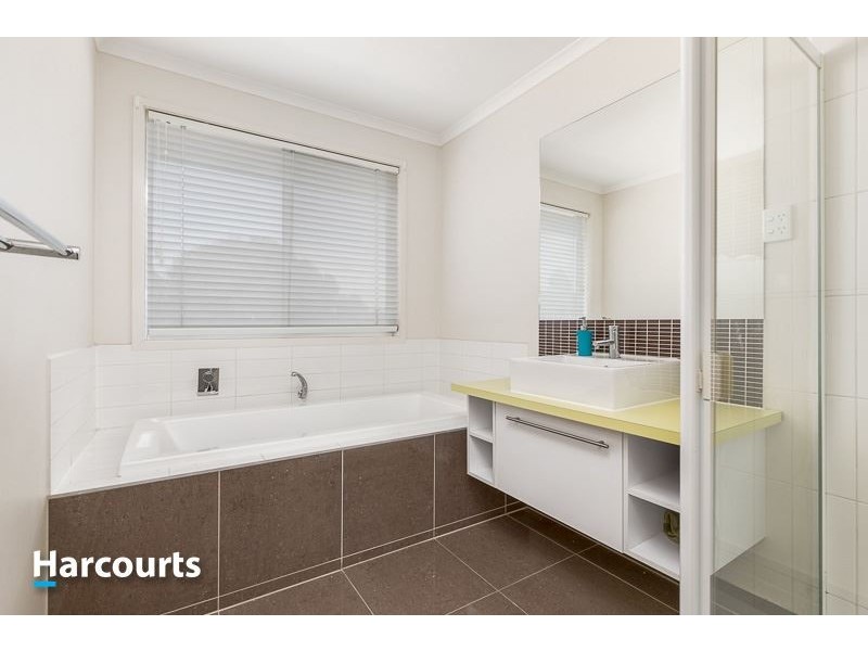 4 Michigan Grange, Pakenham VIC 3810