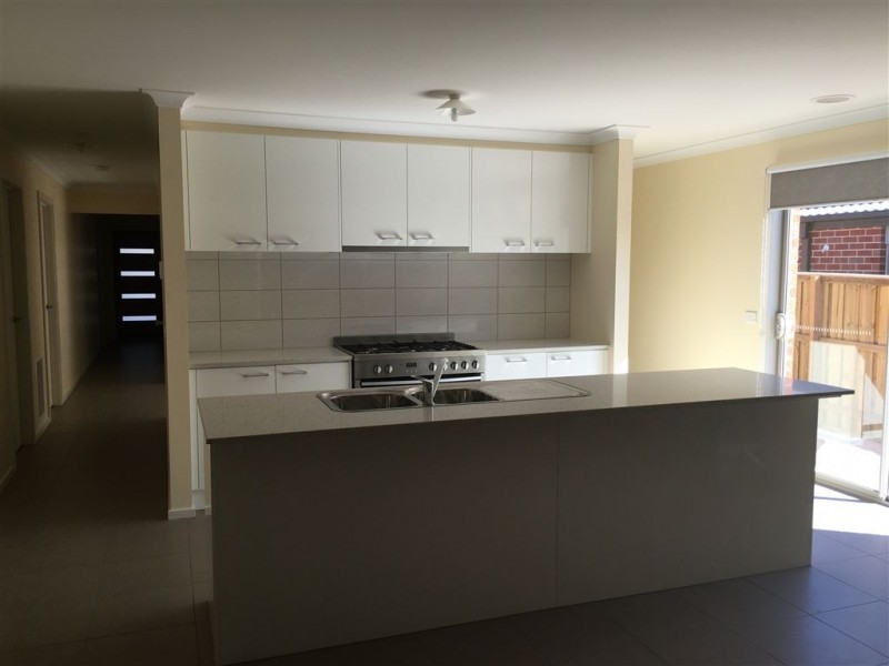 15 Hazelnut Boulevard, Berwick VIC 3806