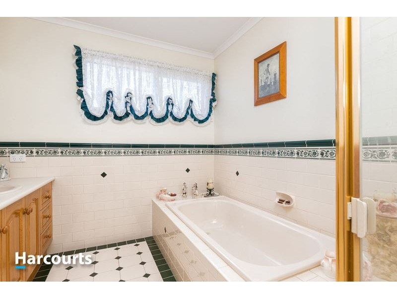 19 Louise Baille Avenue, Narre Warren South VIC 3805